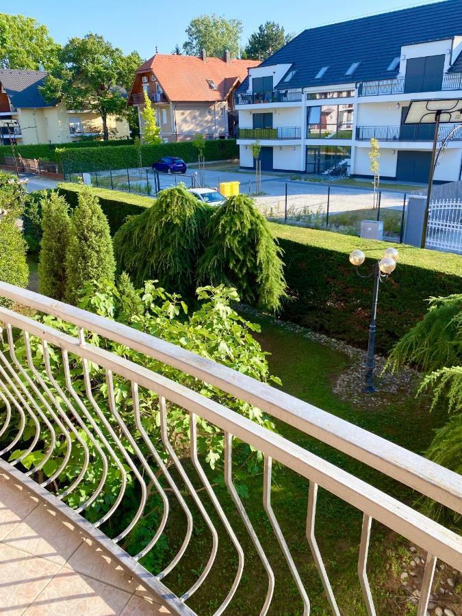 Selyemakacapartman Balatonlelle Exterior photo