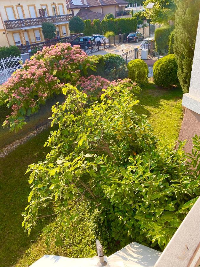 Selyemakacapartman Balatonlelle Exterior photo