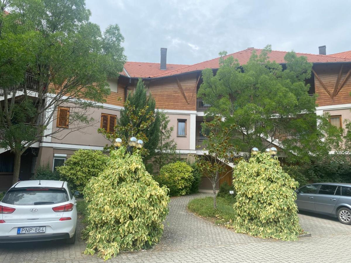 Selyemakacapartman Balatonlelle Exterior photo